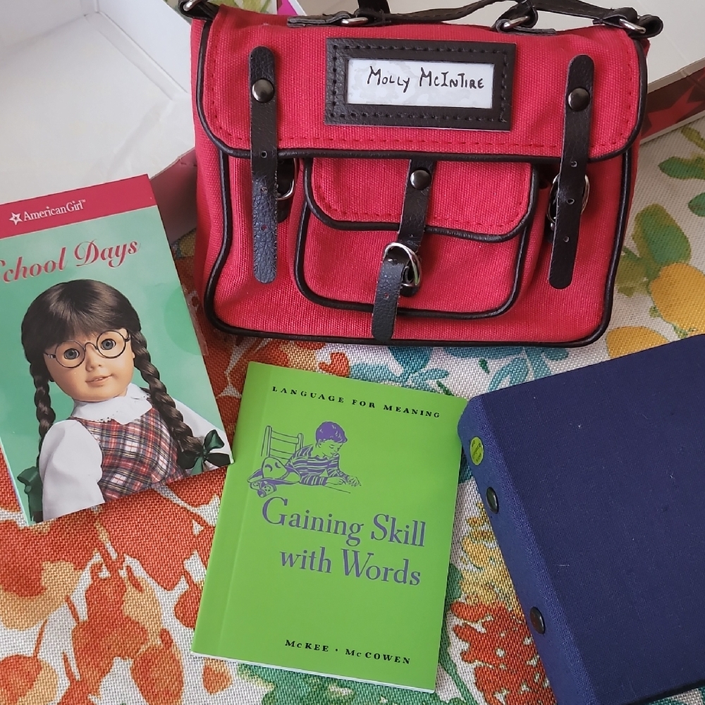 American Girl  MOLLY School Acxessories NIB
